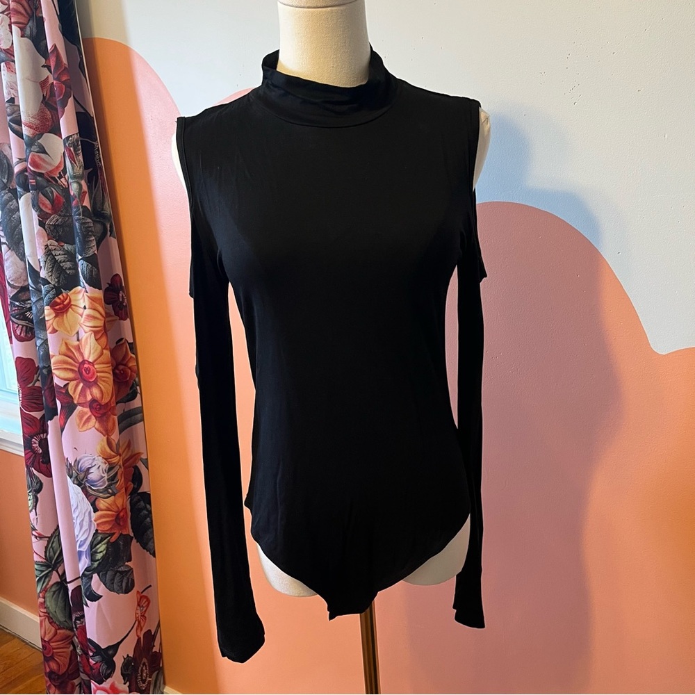 mangopop cold shoulder bodysuit size l